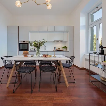 Luxury Seaview Apartment Opatija